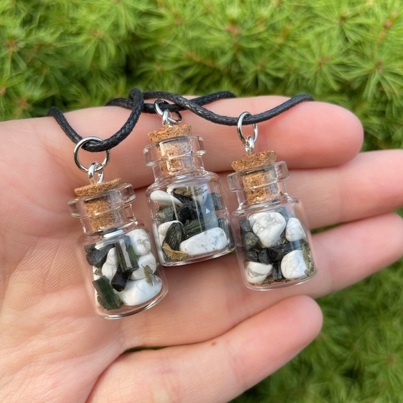 Green Tourmaline + Witch Hazel Cork Jar Pendant | Hand Crafted | Garden Witch - Picture 3 of 5